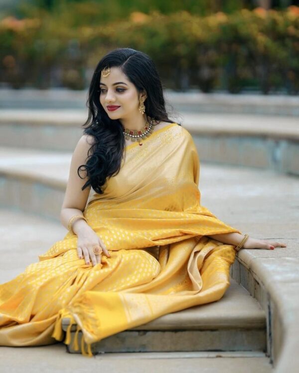 Yellow Lichi Silk Saree With Jacquard work and Beautiful Pallu