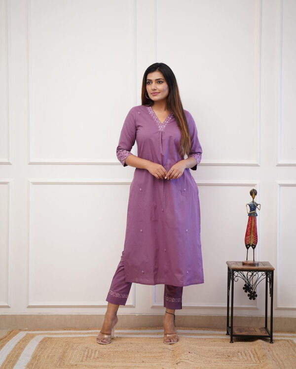 Women Embroidered Rayon Slub Straight Kurta With Pant